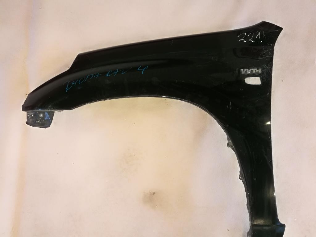 Lavy predny blatnik TOYOTA RAV 4 LIFT 03-05 rav4