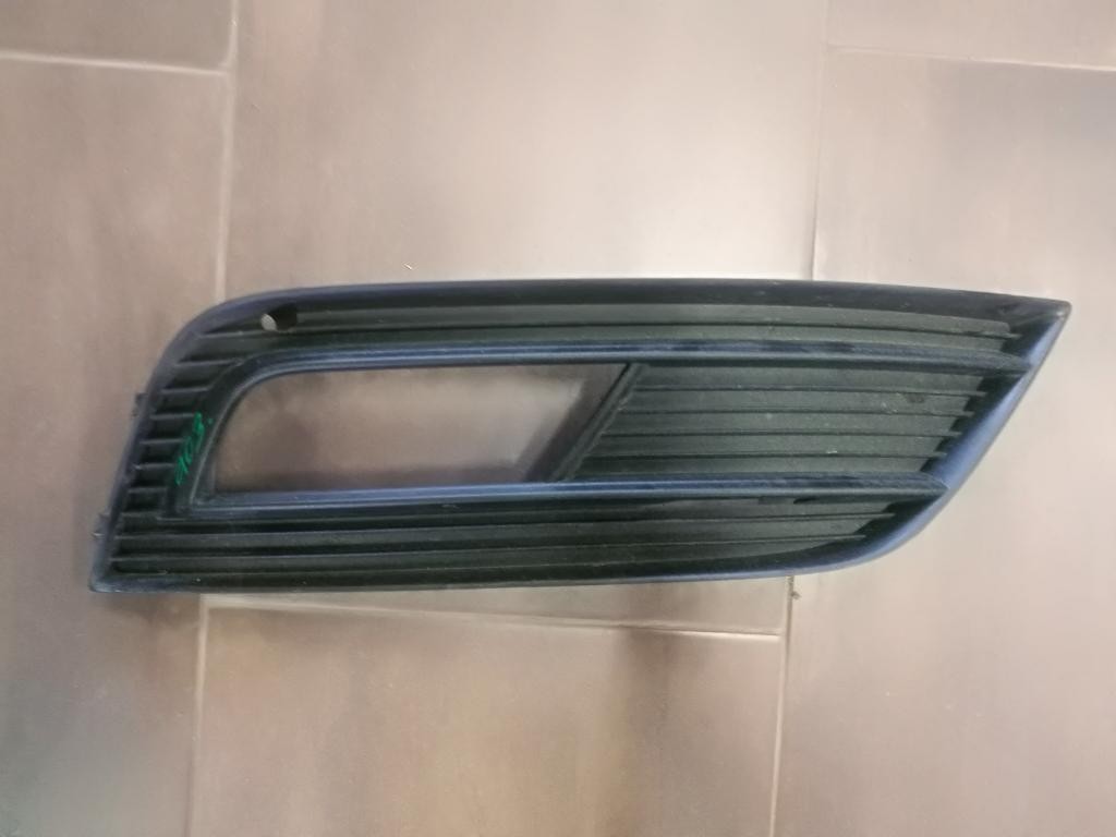Mriezka hmlovky naraznika prava AUDI A4 B8 8K