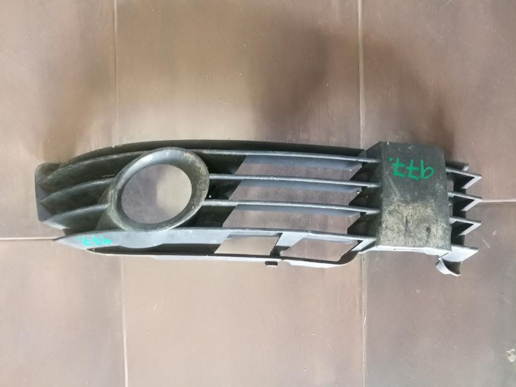 Mriezka hmlovky naraznika VW PASSAT B5 3B0