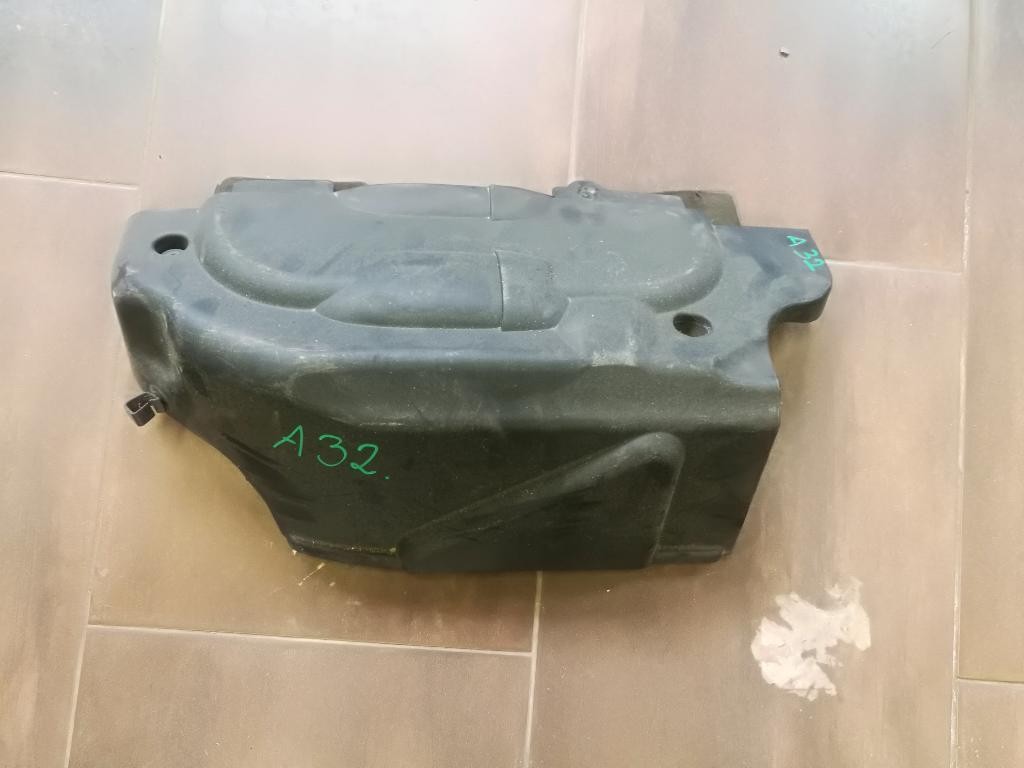 Vrchny kryt motora BMW E91 E90 2.0 D 14389710