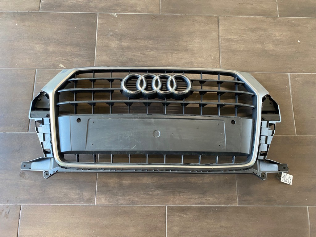 Maska mriezka AUDI Q3 8U0