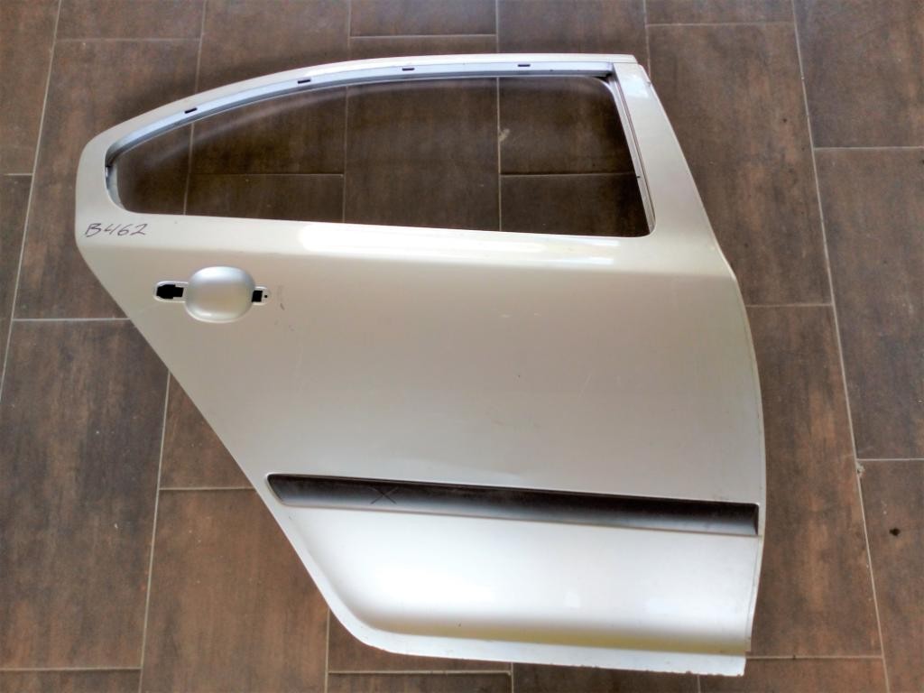Prave zadne dvere SKODA OCTAVIA II 2 HB 1Z