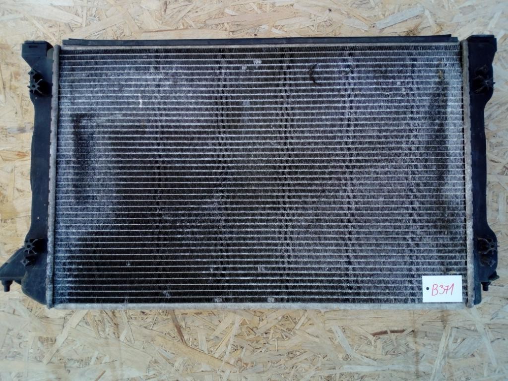 Chladic vody AUDI A4 B6 B7 8E 2001 2007