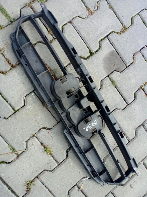 Vystuha masky 8K0807233 AUDI A4 B8