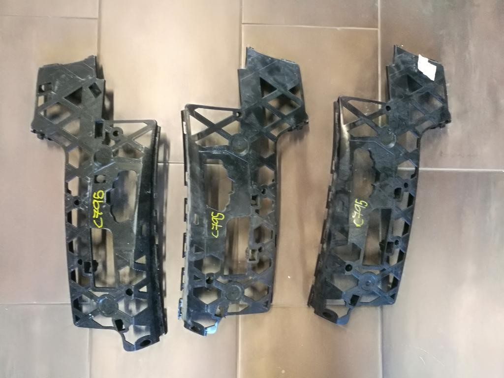 Drziak vystuha naraznika 3AA807177 178 VW PASSAT B7
