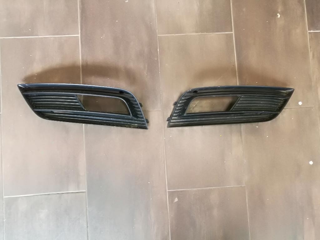 Mriezka naraznika AUDI A4 B8 8K0807682K 681K LIFT