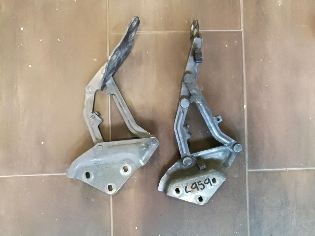 Pant prednej kapoty 7L6823302 301 VW TOUAREG