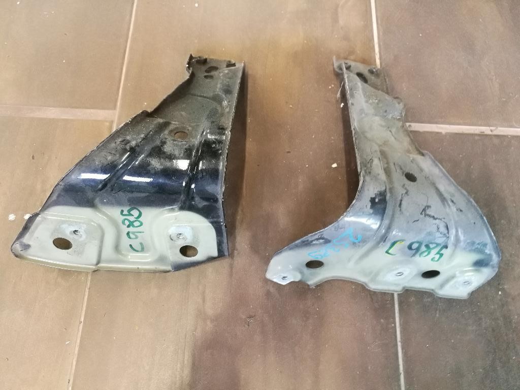 Drziak uchyt blatnika 3AA821141 3AA821142 VW PASSA