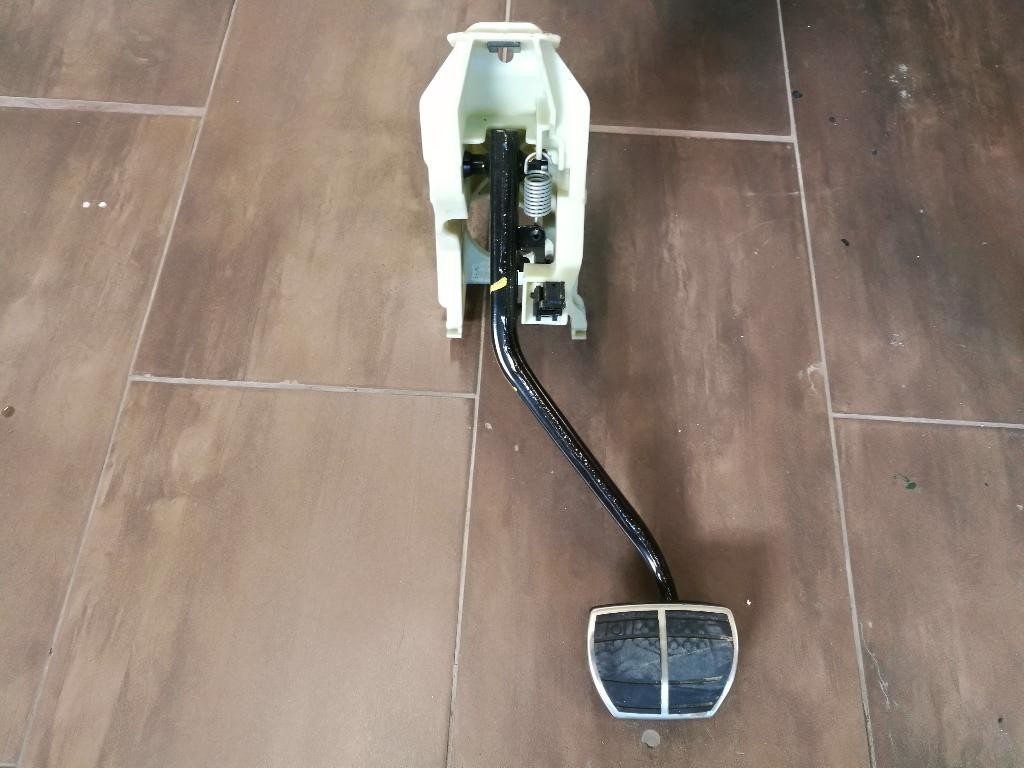 Pedal brzdy BMW X6 E71
