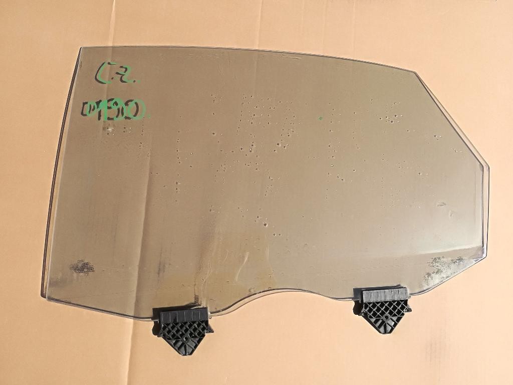 Zadne okno dveri AUDI A8 D3 4E