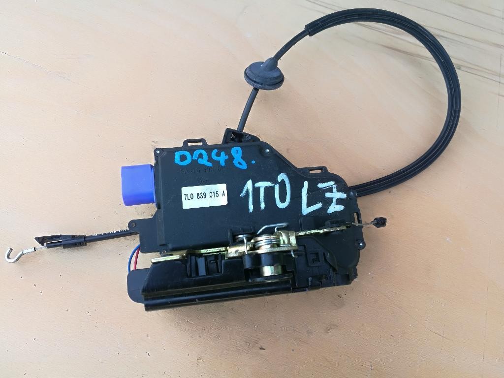 Zamok dveri 7L0839015A VW TOURAN TOUAREG