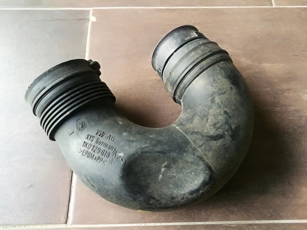 Hadica vzduchu 1K0129618AE OCTAVIA II A3 GOLF V LEON