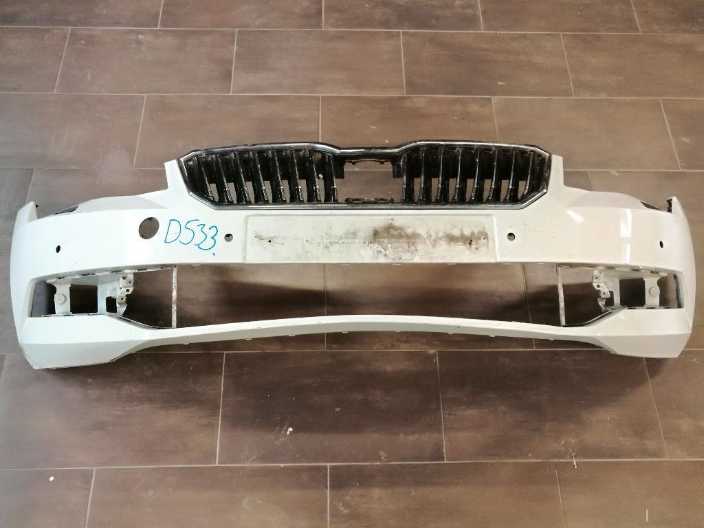 Predny naraznik SKODA SUPERB III 3 3V xenon pdc