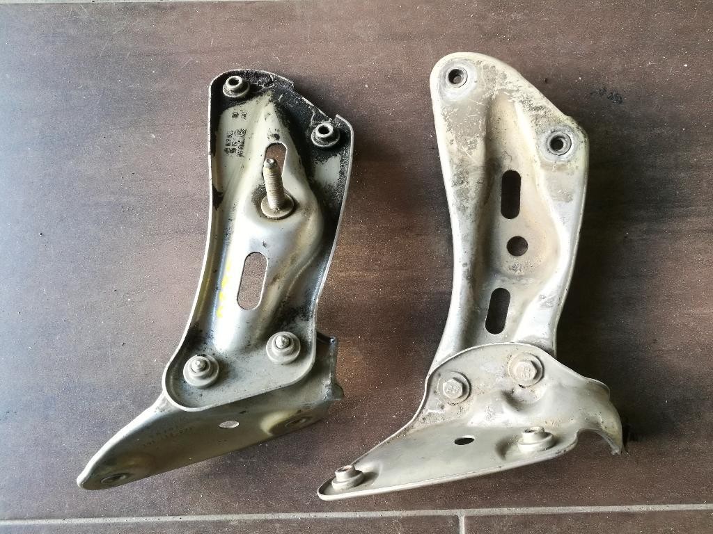 Drziak blatnika SKODA OCTAVIA II 2 1Z0810680 679