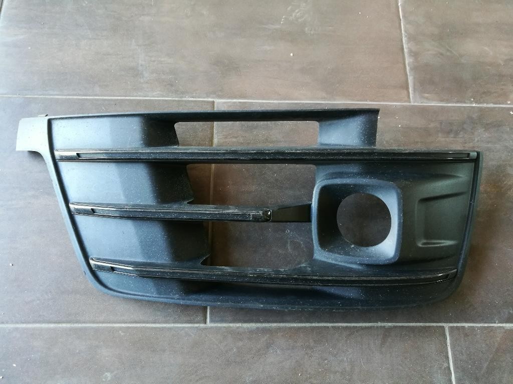 Mriezka naraznika AUDI Q7 4M S-LINE 4M0807682E