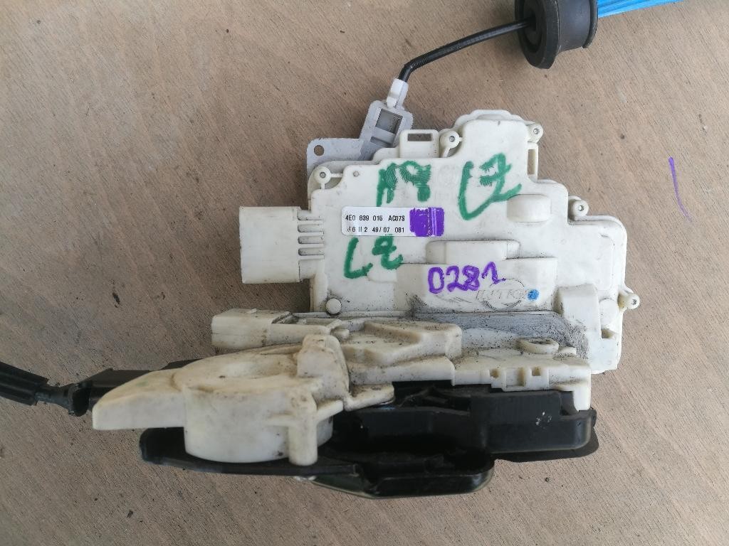 Zamok dveri pravy zadny 4E0839016 AUDI A8 D3 4E