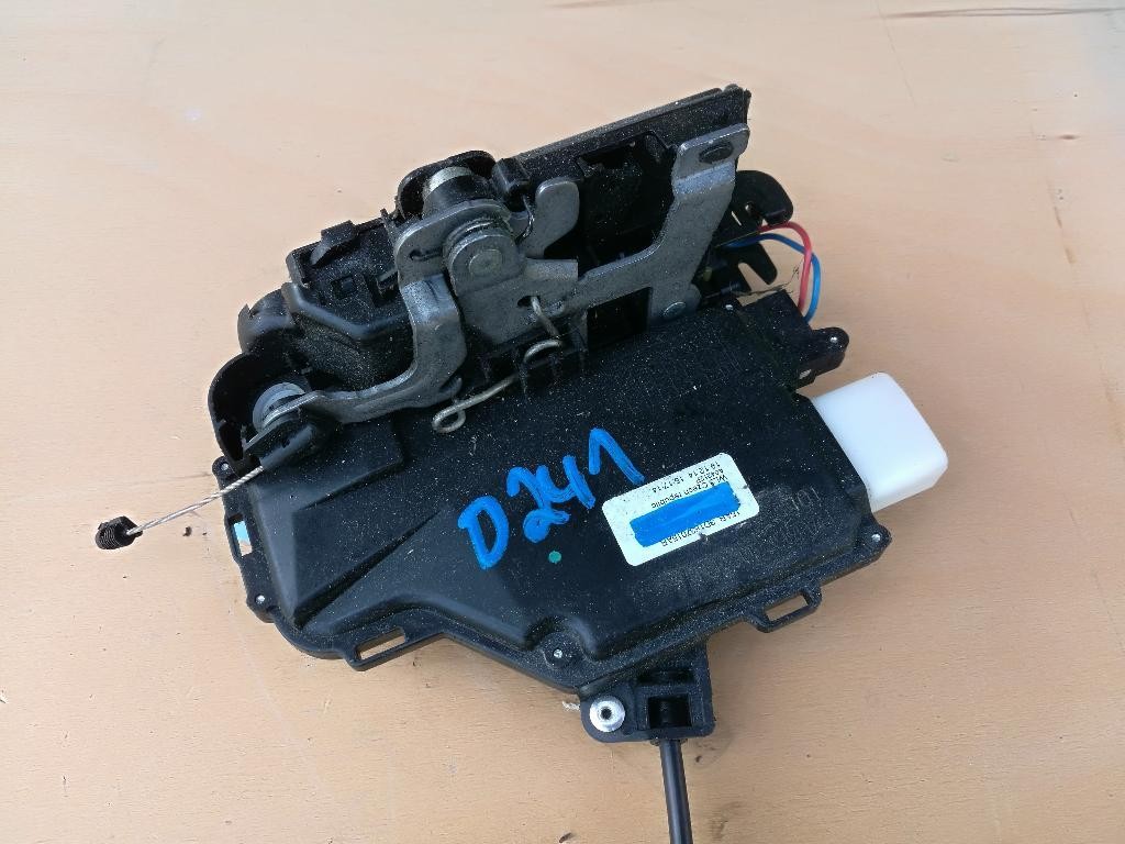 Zamok dveri 3D1837015AB OCTAVIA II TOURAN TOUAREG GOLF