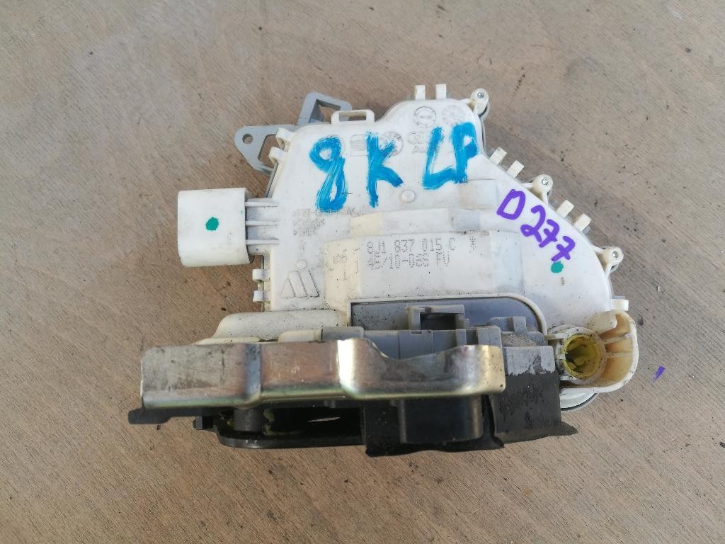 Zamok dveri 8j1837015C AUDI A4 B8 A5 8T A6