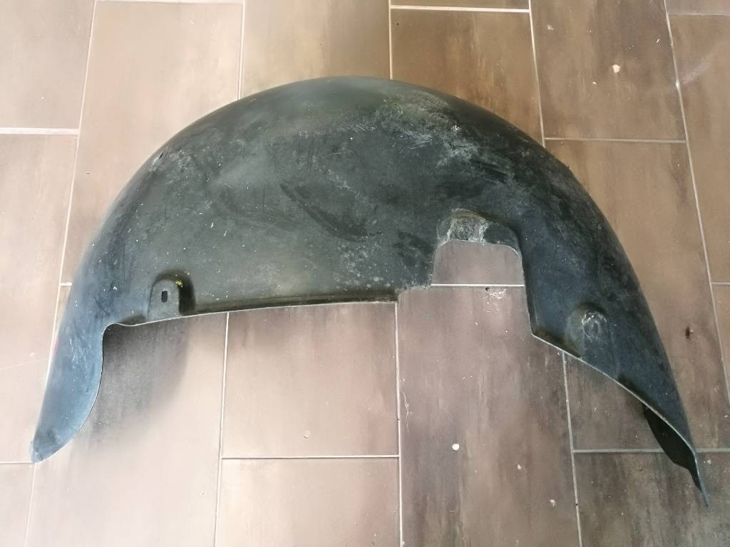 Podblatnik VW TOUAREG 7L 7L6810971A