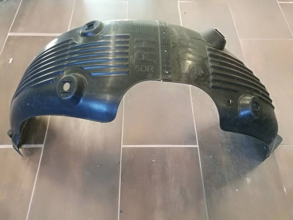 Podblatnik HYUNDAI i20 86822-C8000