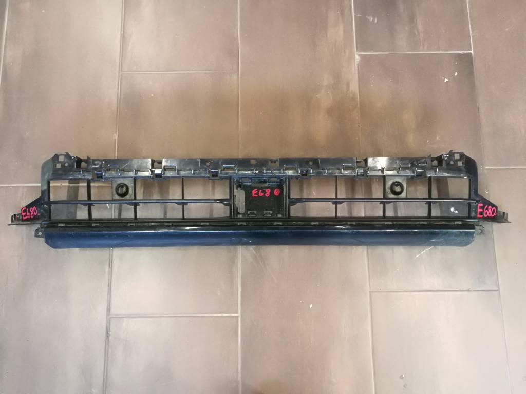 Mriezka naraznika AUDI Q3 83A 83A807683A