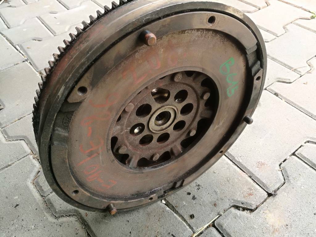Zotrvacnik BMW 3 E90 E91 320D 2.0D 21217549441