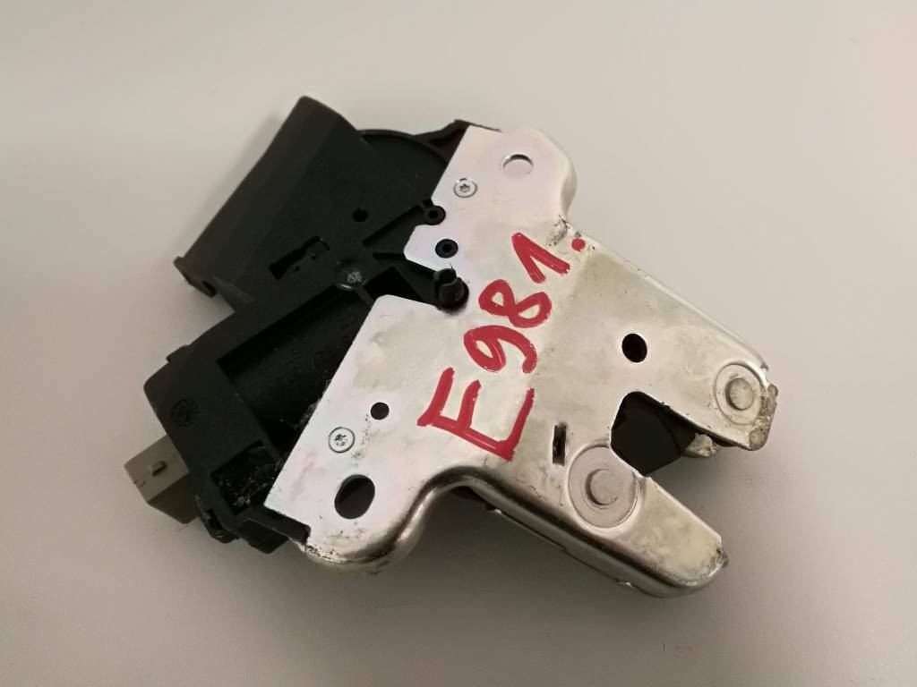 Zamok kufra AUDI A6 C6 A4 B7 A8 D3 4F5827505D