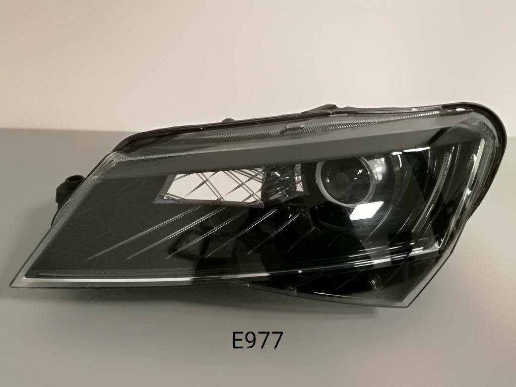 Predne svetlo SKODA SUPERB III 3 XENON 3V1941015A