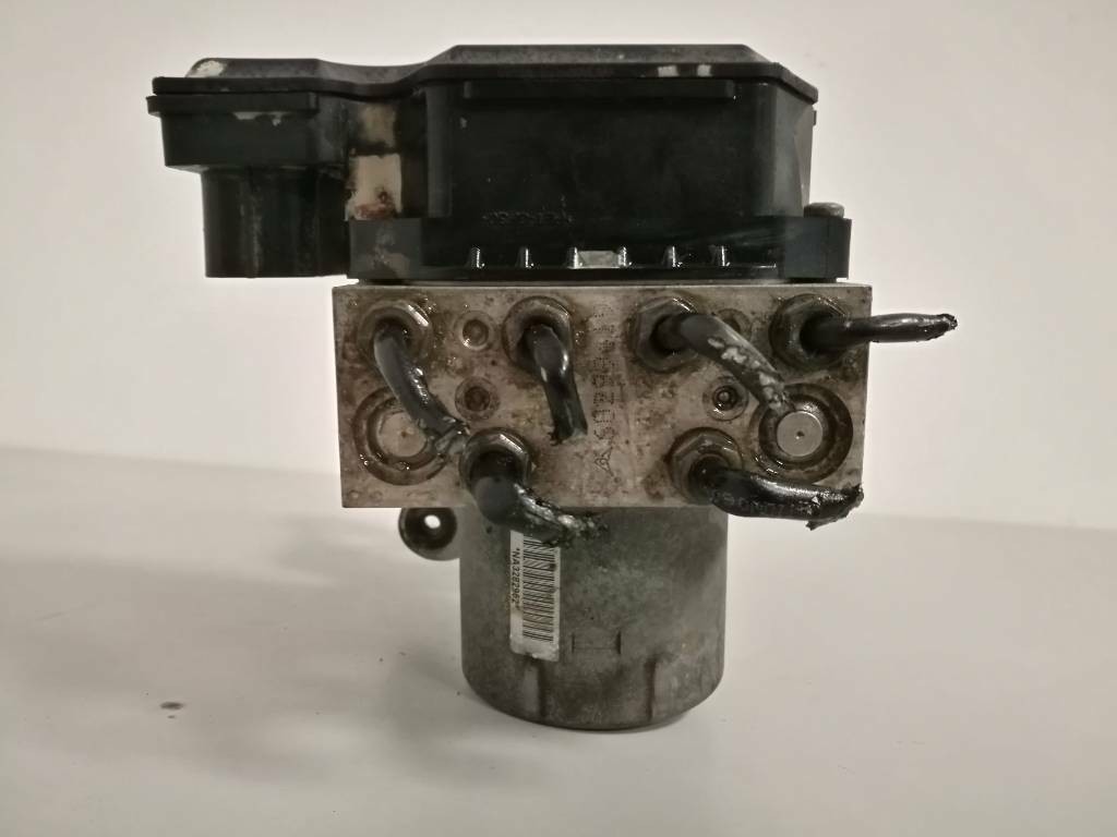 Pumpa jednotka ABS VW PASSAT B7 3AA614109M