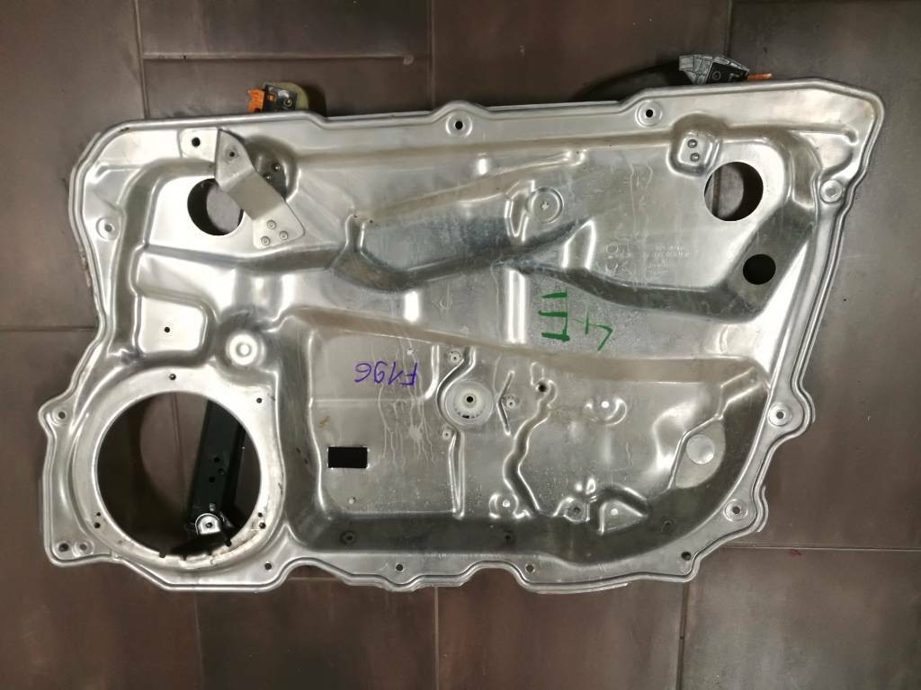 Stahovanie okna dveri AUDI A8 D3 4E 4E0837850
