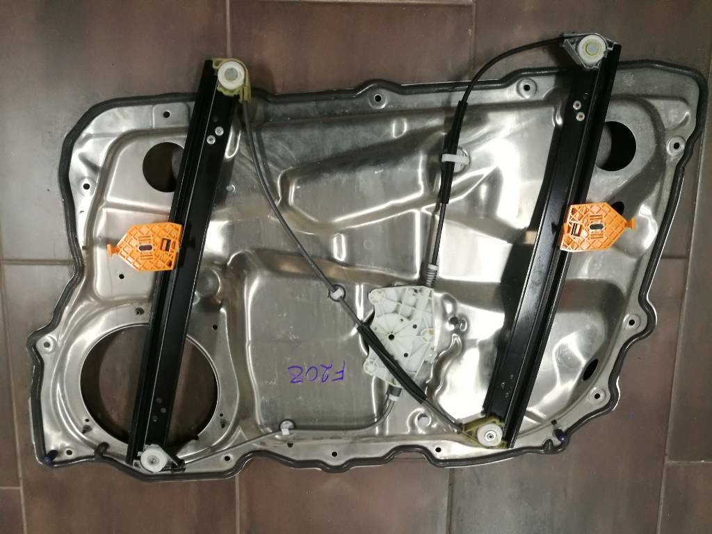 Stahovanie okna dveri AUDI A8 D3 4E 4E0837843B