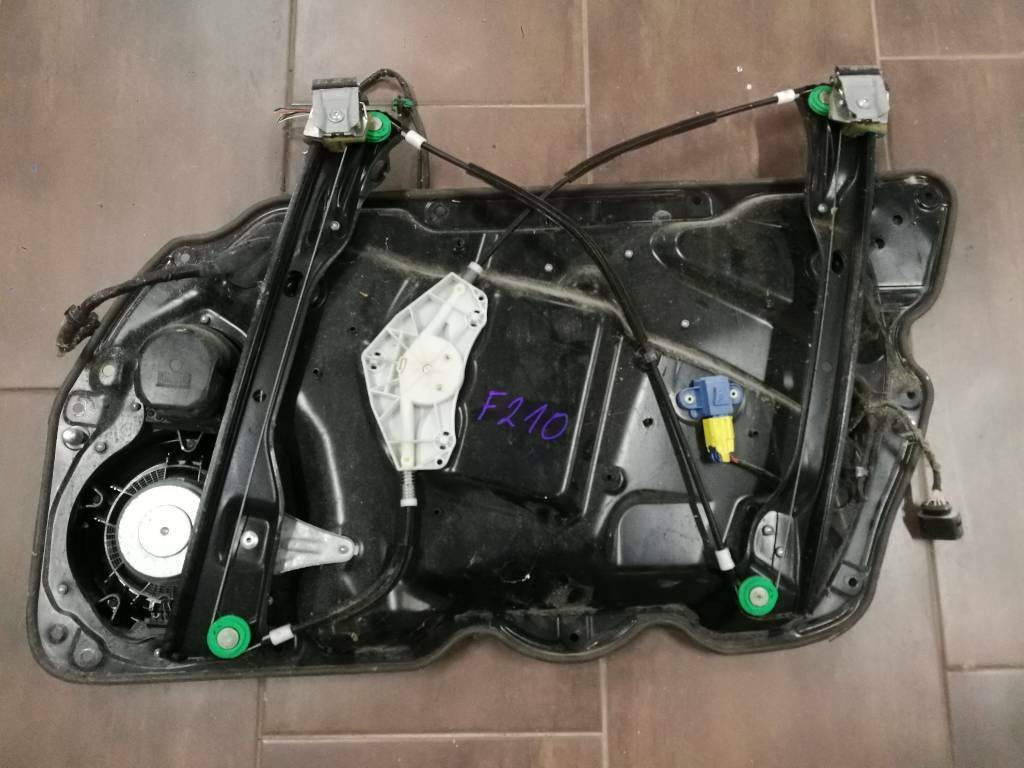 Stahovanie okna dveri VW PASSAT B6 3C 3C1837755F