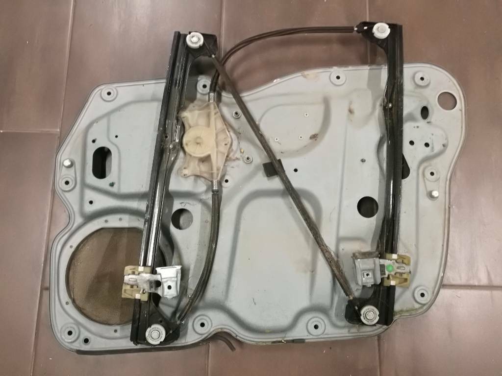Stahovanie okna dveri VW TOURAN CADDY 1T0837755M