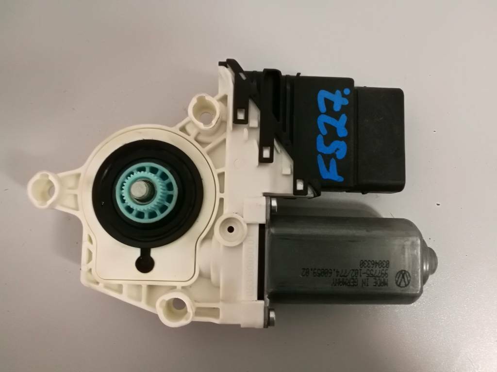 Motorcek stahovacky VW PASSAT B6 105406301