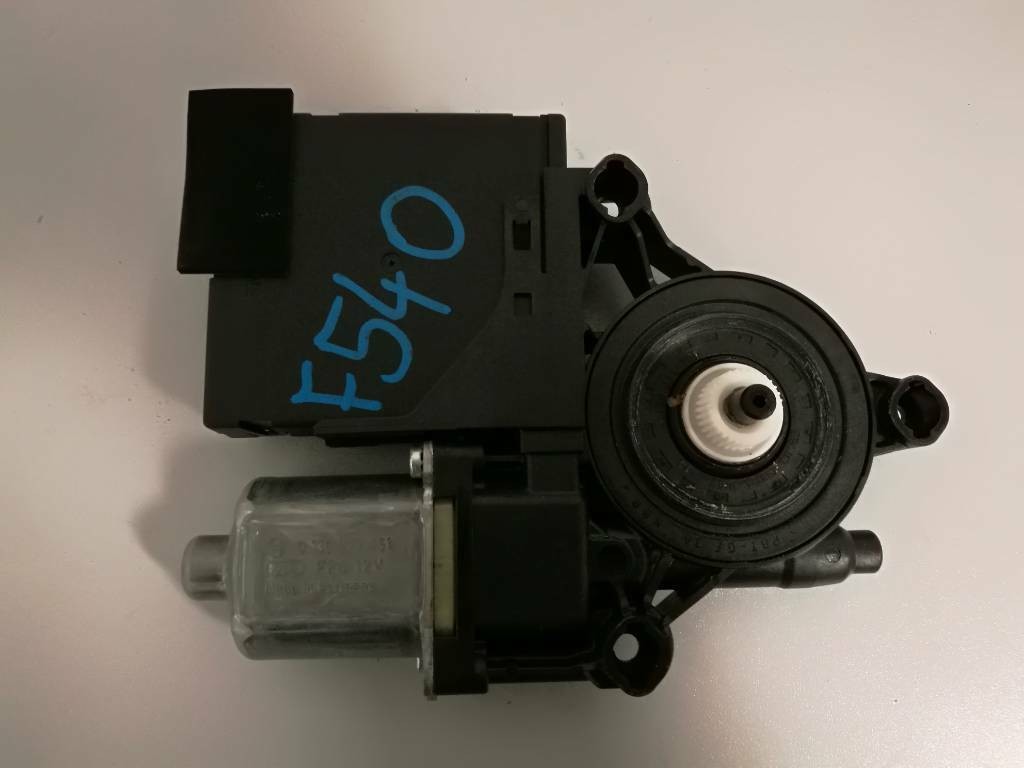 Motorcek stahovacky VW PASSAT B7 3A 3AA837462