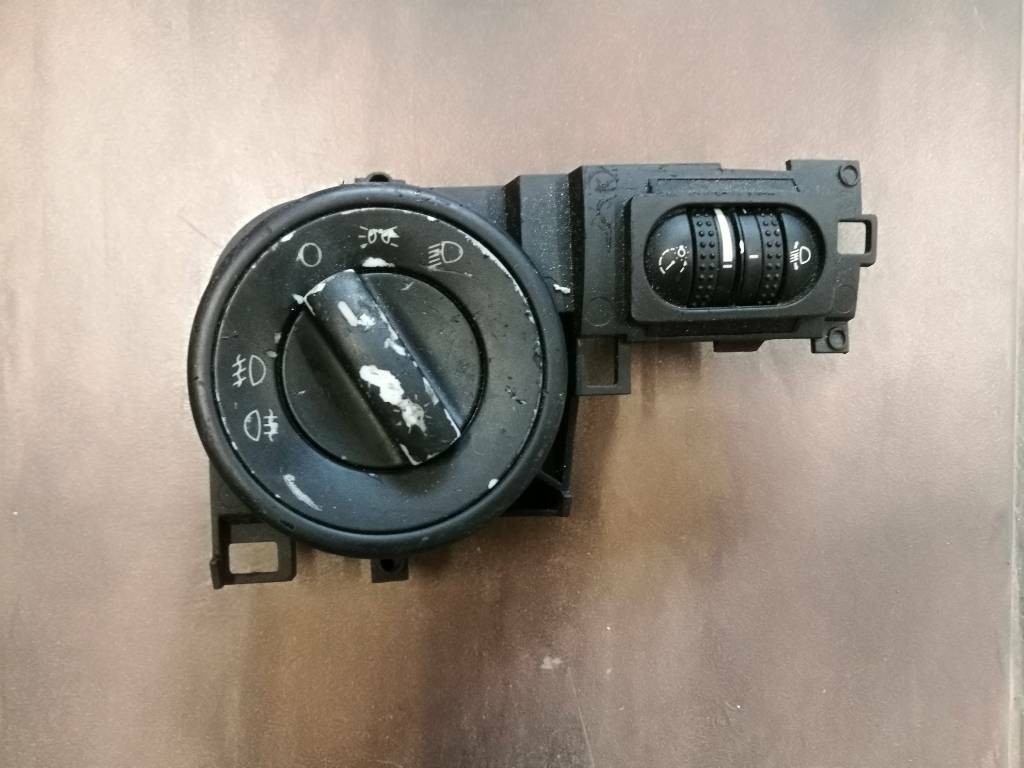 Spinac vypinac svetiel VW TOUAREG 7L 7L6858903T