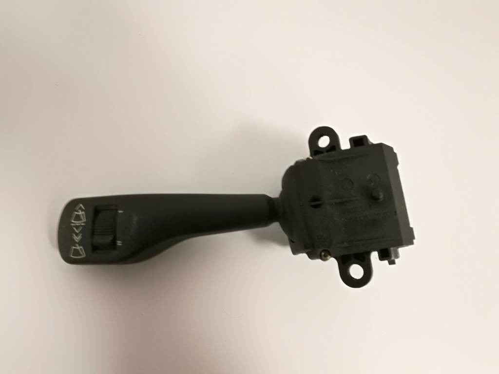 PÁČKA SPÍNAČ STIERAČOV BMW E46 8363664I