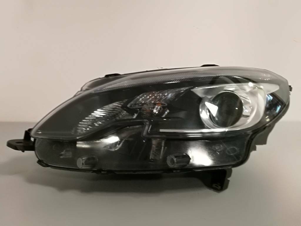 Ľavé predné svetlo LED Peugeot 2008 Lift 90091439