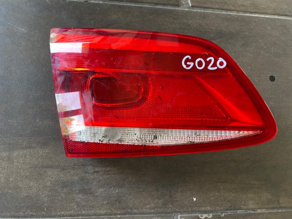 Zadné svetlo  VW PASSAT B7 3AF945094C 3AF945093B