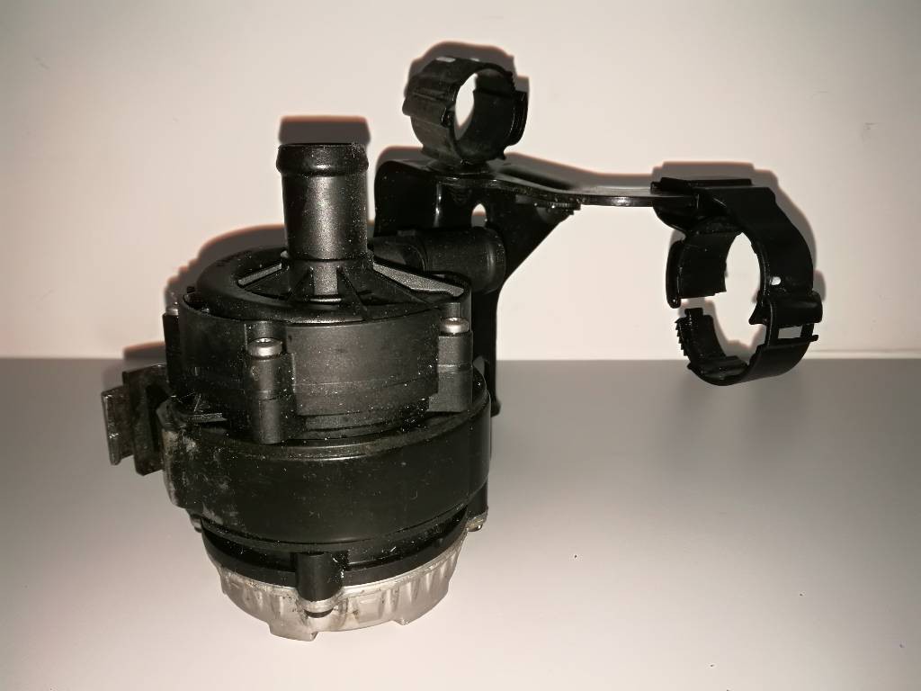 Vodné čerpadlo pumpa VW AUDI SKODA SEAT 04L965567A