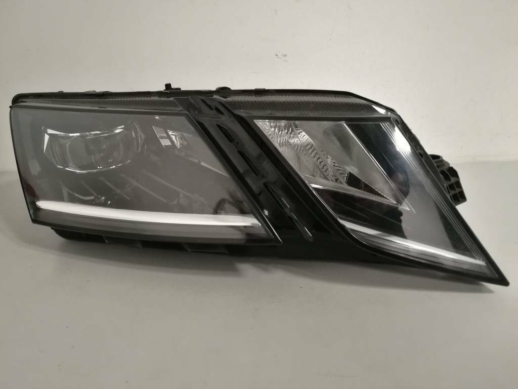 Predne svetlo SKODA OCTAVIA III 3 LED