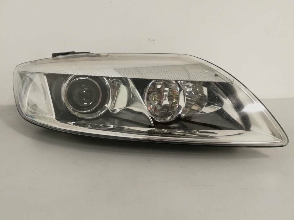 Predné pravé svetlo BI XENON AUDI Q7 4L