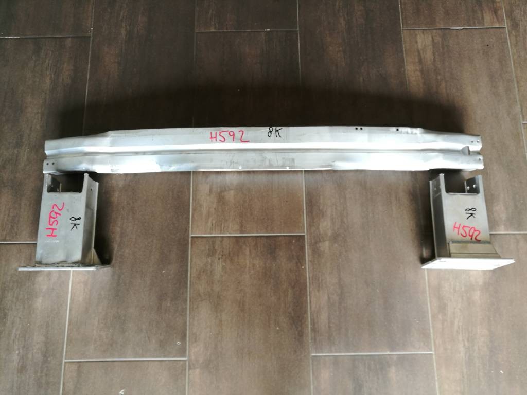 Predná výstuha nárazníka Audi A4 B8 8K A5 8T0