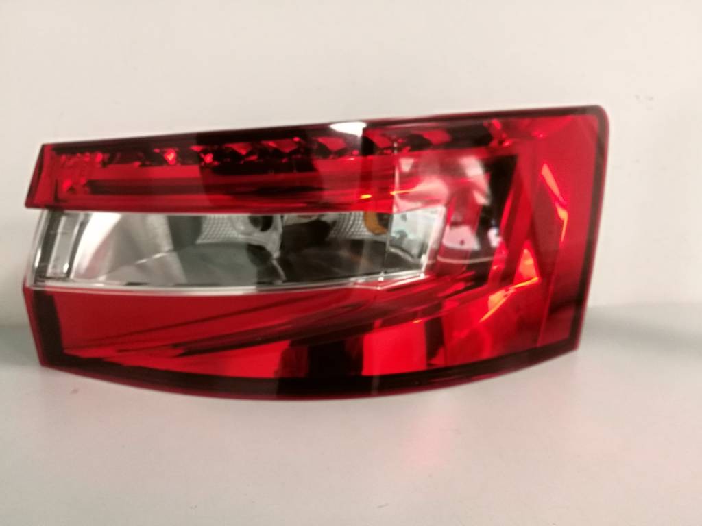 Pravé zadné svetlo Škoda Superb III 3 3V5