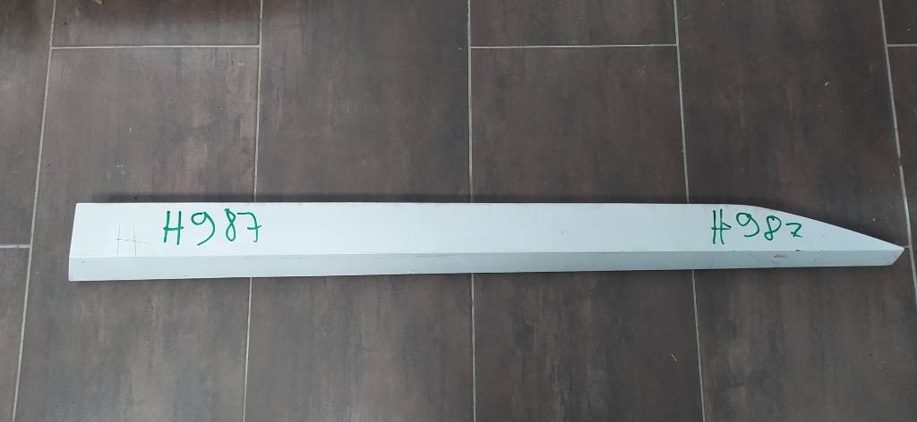 Pravá lišta dverí dveroví pásik Škoda Superb III 3