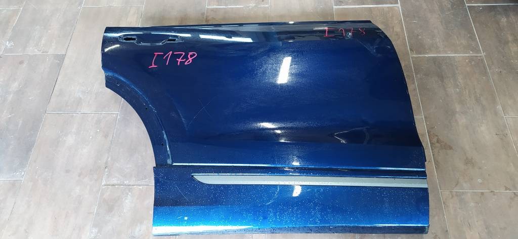 Pravé zadné dvere Audi Q8 4M8
