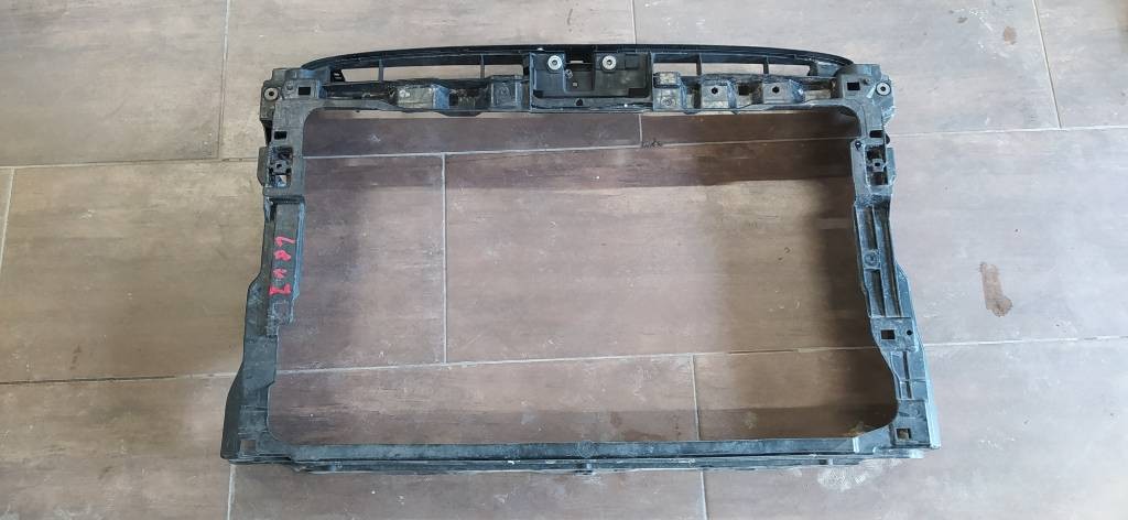 Držiak stena čelo sahara VW Volkswagen Passat B8