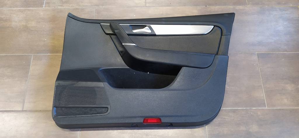 Pravý predný tapacír dverí VW Passat B7 3AA