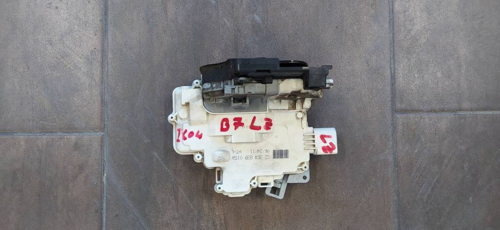 Zámok ľavých zadných dverí VW Passat B7 3AA