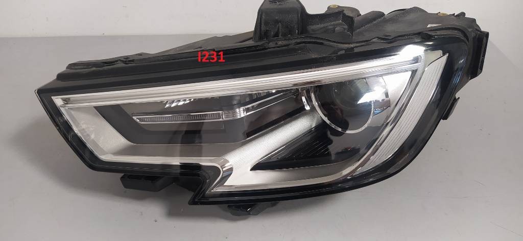 Ľavé predné svetlo Audi A3 LIFT XENON 8V